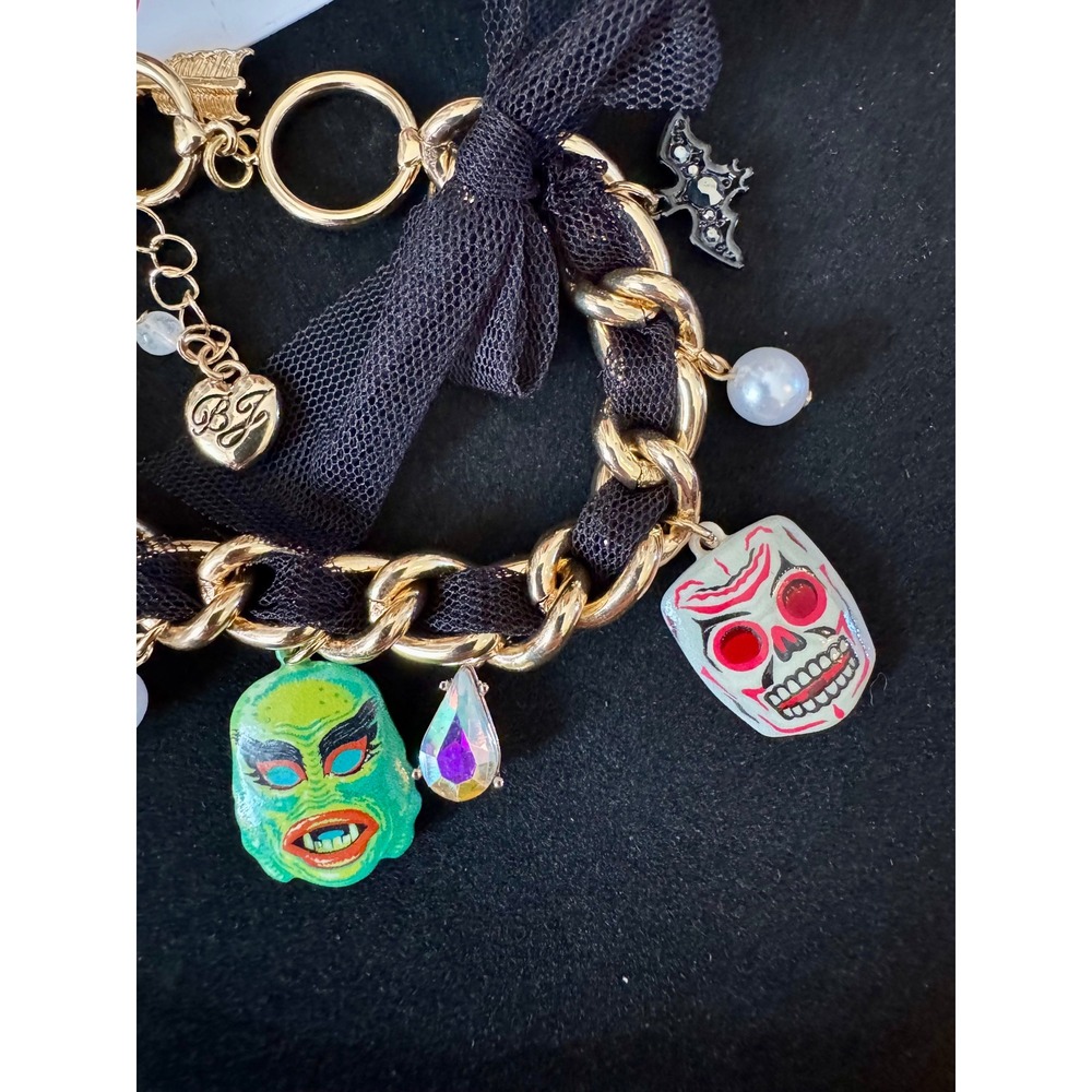 Betsey Johnson Halloween Glow in the Dark Charm Bracelet Gold Spooky Cat Skull